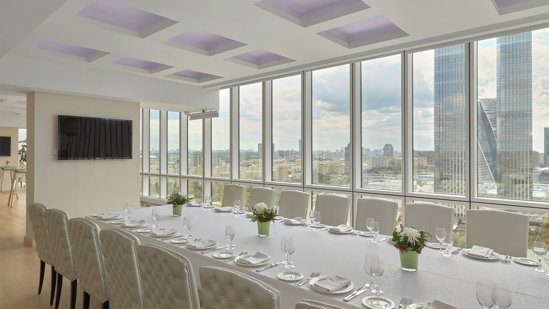 Начать 3D-тур по залу