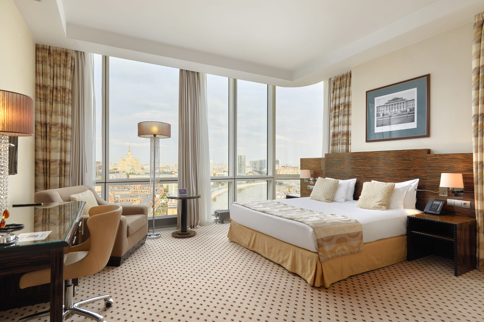 Клубный Премиум с одной двуспальной кроватью с панорамным видом